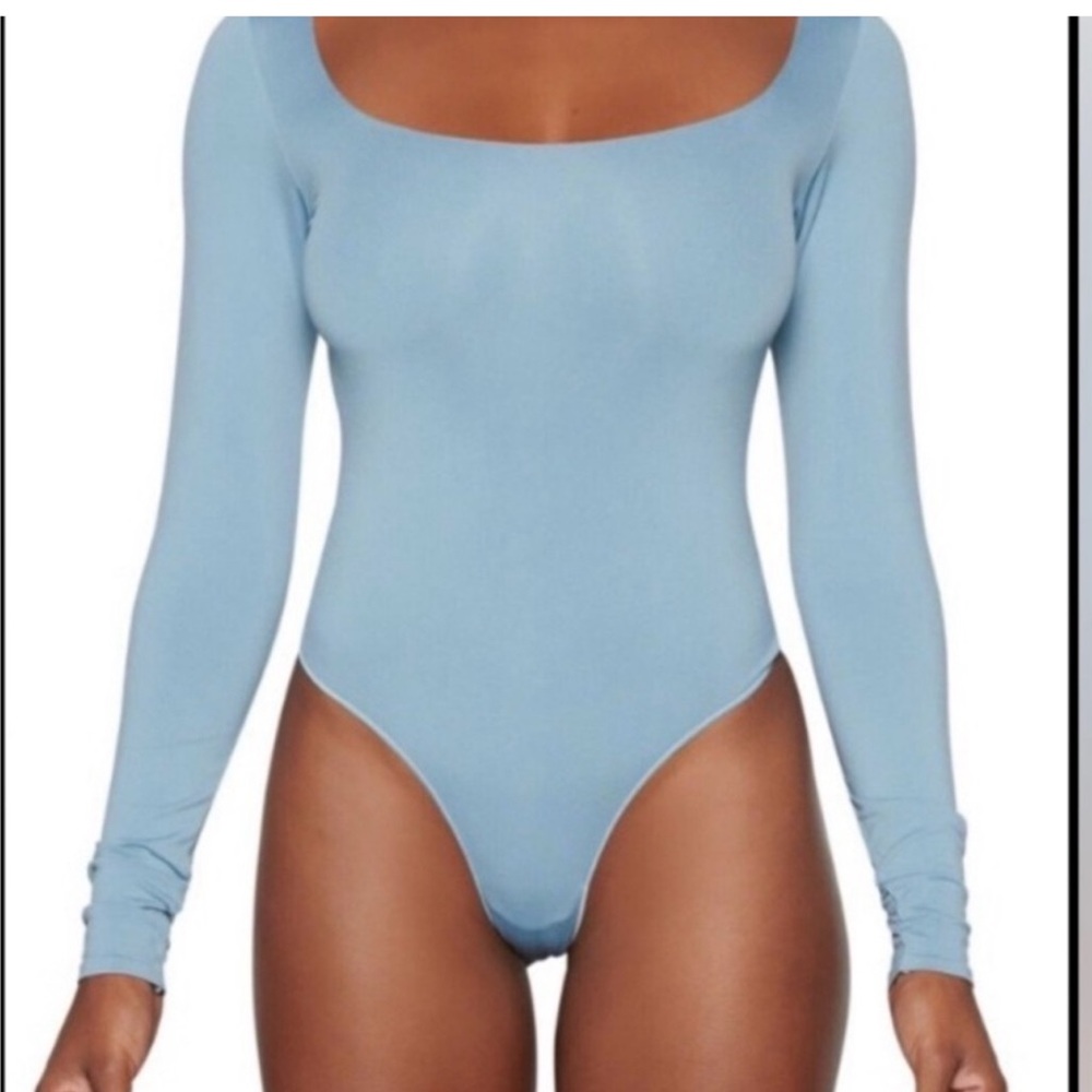 SKIMS Essential Bodysuit - Picture 4 of 4